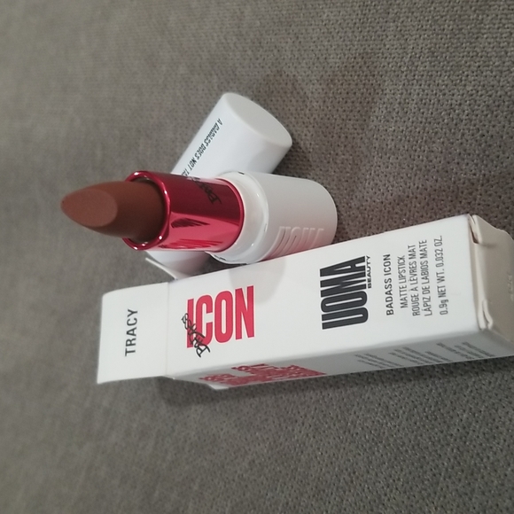 Uoma Beauty Makeup Uoma Beauty Badass Icon Lipstick Tracy Color
